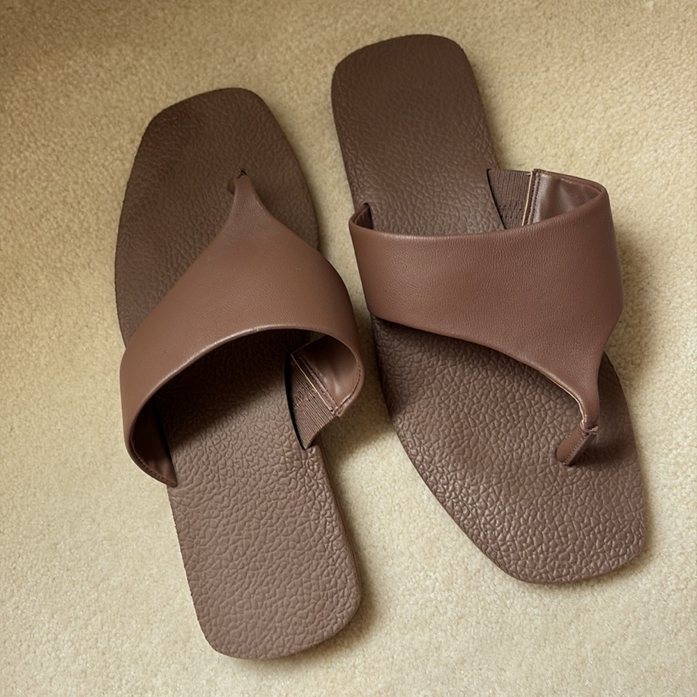 Banana Republic leather upper Thong sandals EUC worn twice